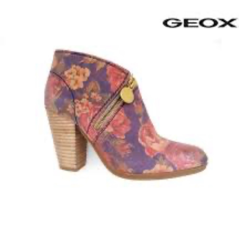 VGUC Geox leather floral print 3.25” stacked heel ankle boots logo zipper pull